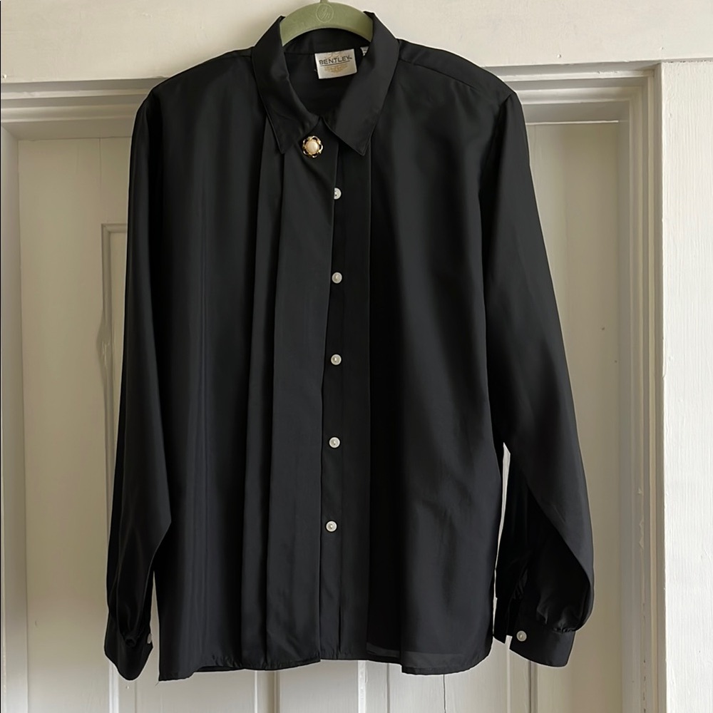 Vintage Bentley Petites Button-Down with Golden Brooch Accent - Sz L